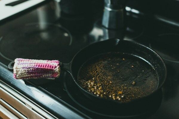 Wiping excess oil off a pan